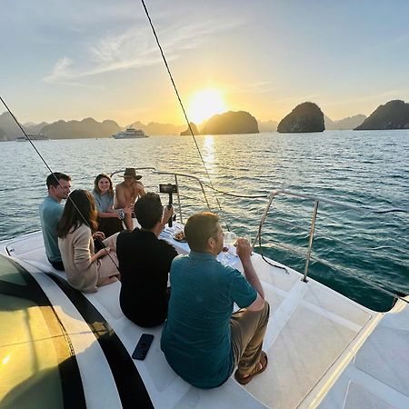 Scarlet Pearl Cruises - Wonder On Lan Ha Bay Hotell Ha Long Eksteriør bilde
