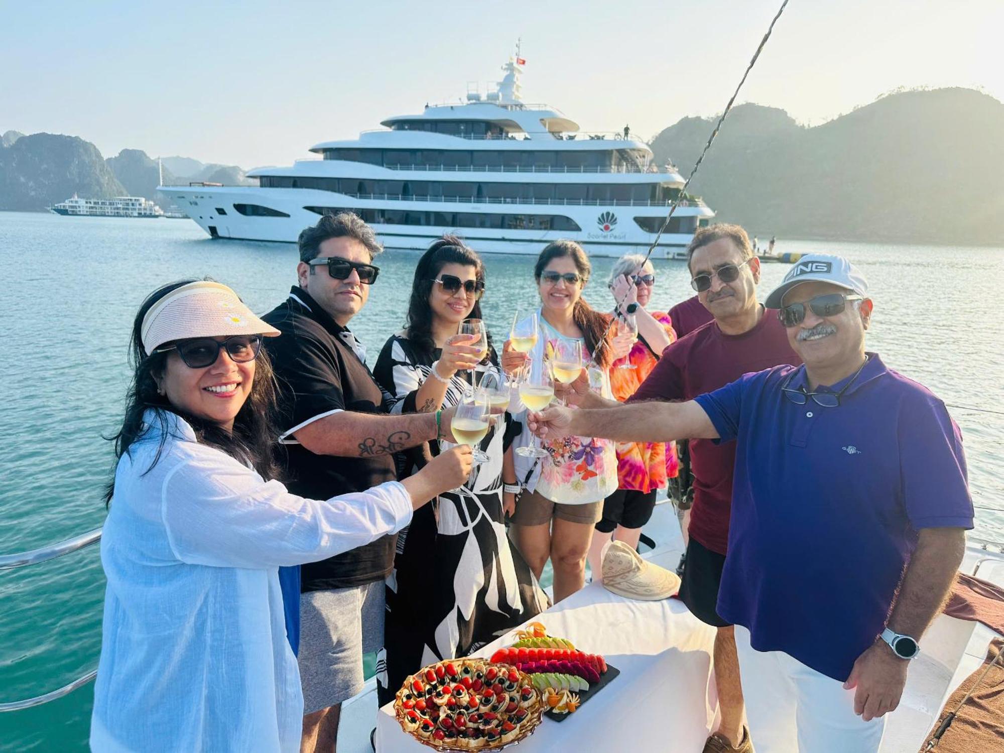 Scarlet Pearl Cruises - Wonder On Lan Ha Bay Hotell Ha Long Eksteriør bilde