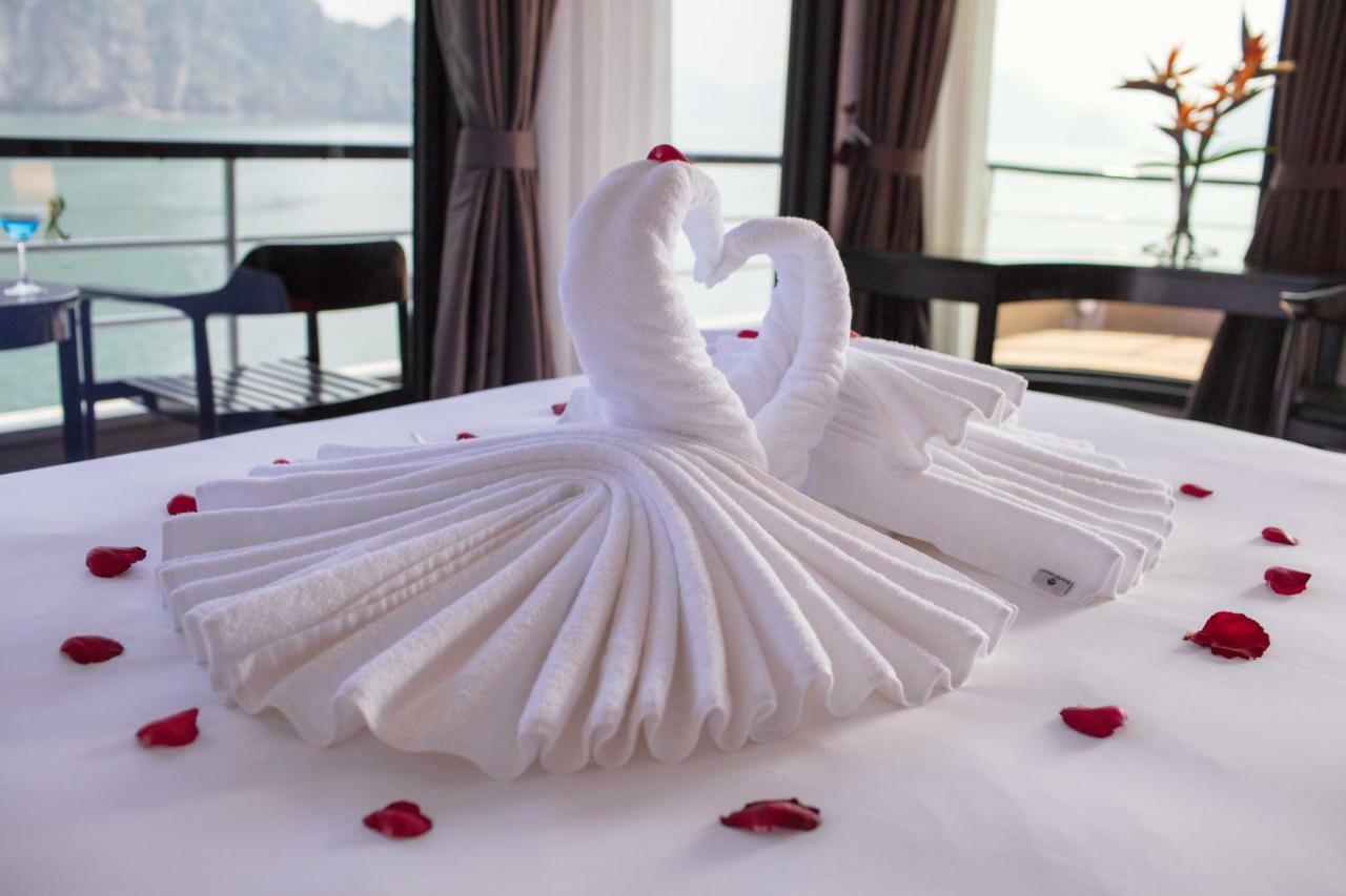 Scarlet Pearl Cruises - Wonder On Lan Ha Bay Hotell Ha Long Eksteriør bilde